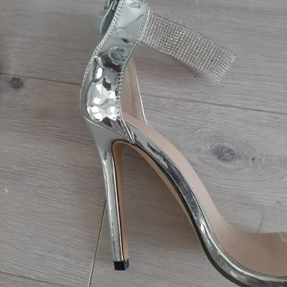 Heels - Picture 3 of 5